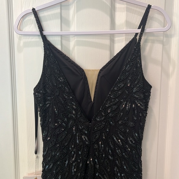 NWT Mac Duggal 5107 Embellished Leaf Evening Gown Black SIZE 2 - Picture 8 of 15